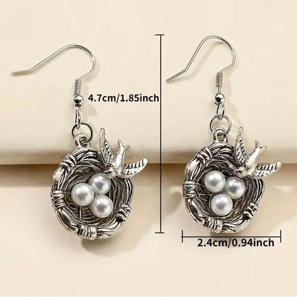 Pair of bronze metal Bird with Nest and eggs earrings. - Picture 3 of 3